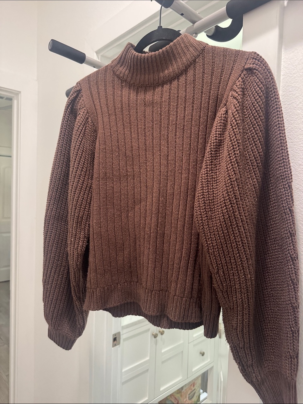 Chunky Ribbed Turtleneck Sweater in Warm Brown